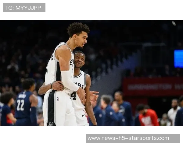 马刺新星哈珀表现亮眼8中4三分1中1助攻8次助球队未来可期